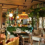 Quality The Reef Hotel 4*