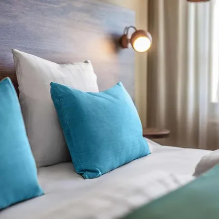 Quality The Reef Hotel 4*